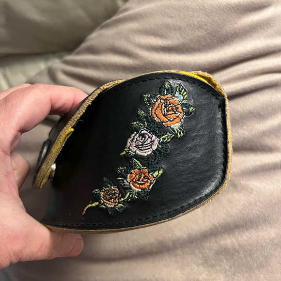 Ed Hardy Black and Gold Sunglasses Case - Picture 6 of 9
